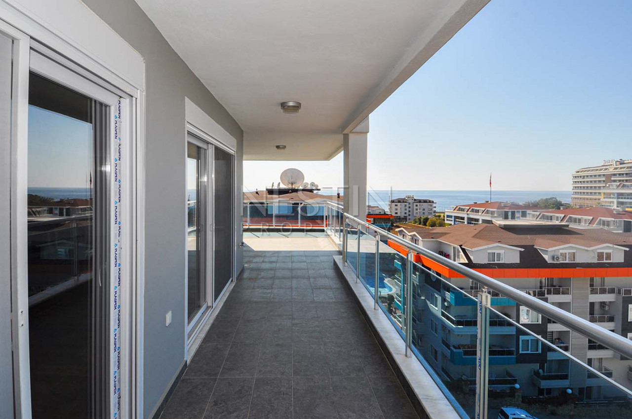 Пентхаус планировкой 4+1 с панорамным видом на море в районе Кестель фото 36