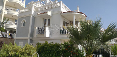 Вилла 4+1 в районе Джикджилли с прекрасным панорамным видом на море и крепость фото 1