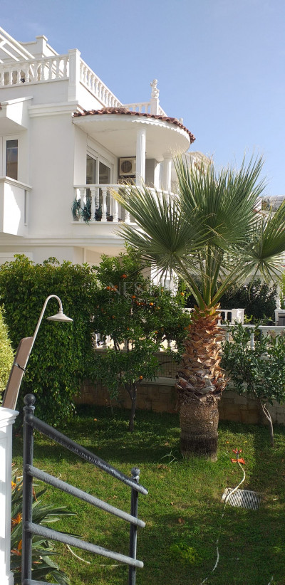 Вилла 4+1 в районе Джикджилли с прекрасным панорамным видом на море и крепость фото 3