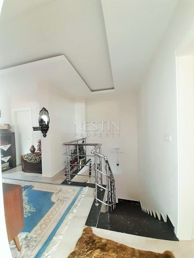 Просторный пентхаус 5+1 с видом на море в районе Кестель фото 18