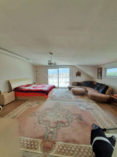 Просторный пентхаус 5+1 с видом на море в районе Кестель фото 27