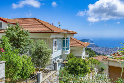 Вилла 3+1 в районе Бекташ с красивым видом на море и крепость Алании фото 2