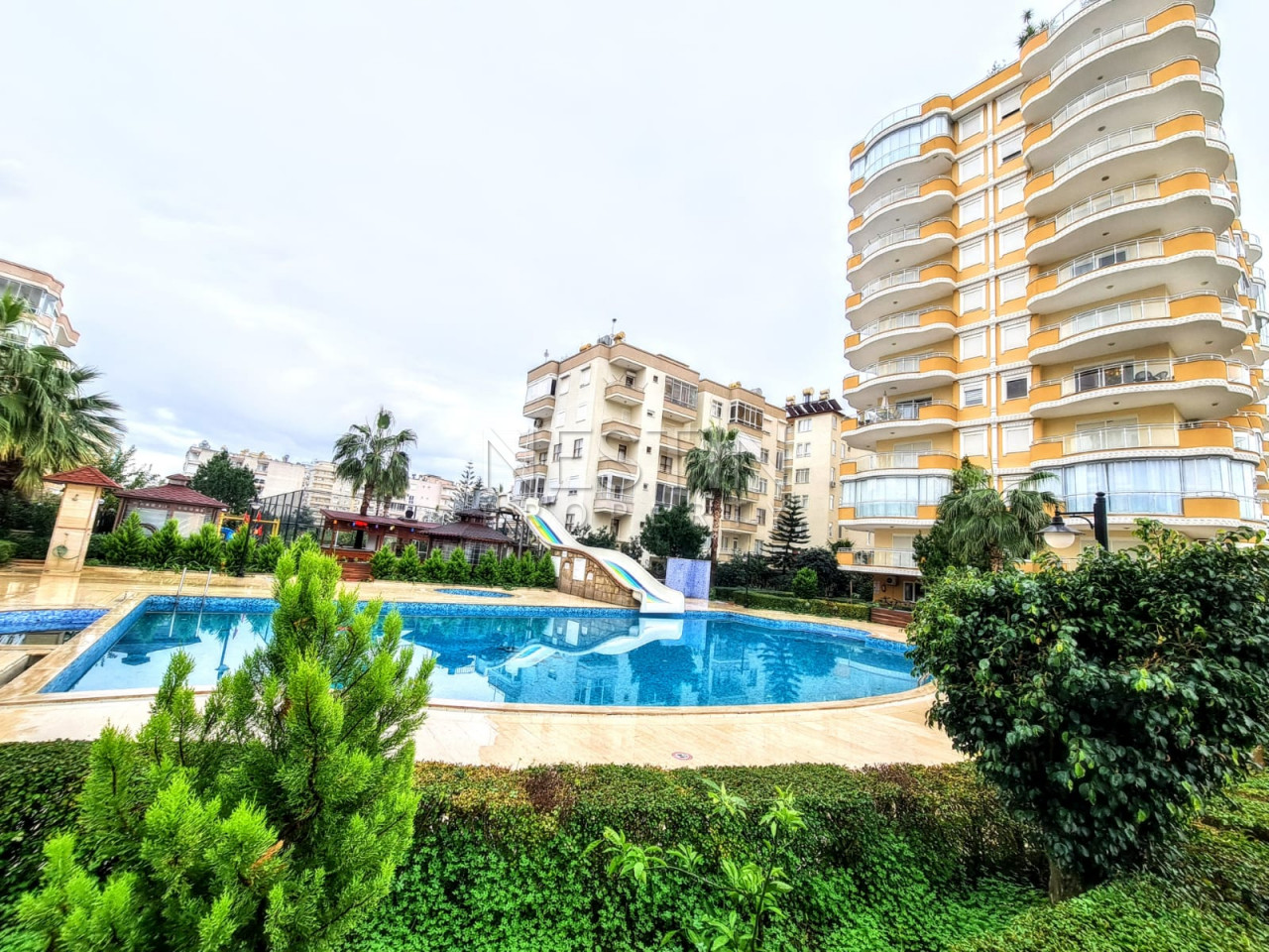 Просторная квартира 2+1 в районе Махмутлар с видом на море и горы фото 1