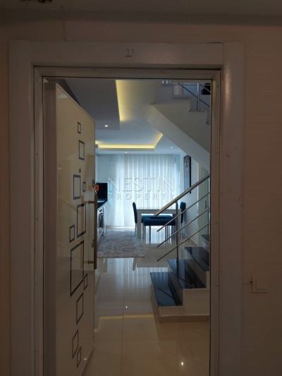 Квартира пентхаус 2+1 в районе Кестель с красивым видом фото 4