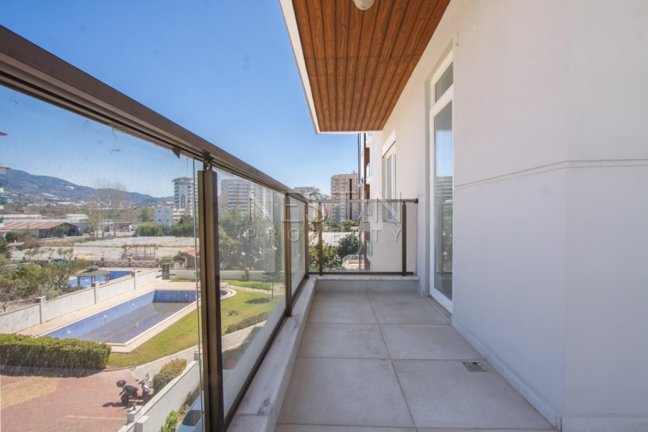 Квартира 1+1 в комплексе района Кестель с видом на море и горы фото 16