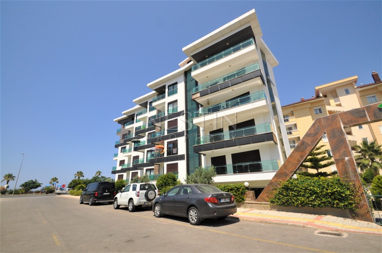 Просторный пентхаус 5+1 в районе Кестель с видом на море и горы фото 1