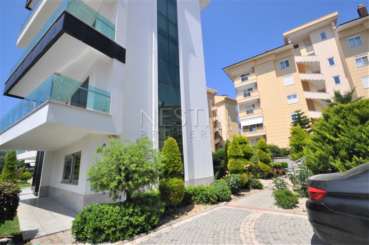 Просторный пентхаус 5+1 в районе Кестель с видом на море и горы фото 4