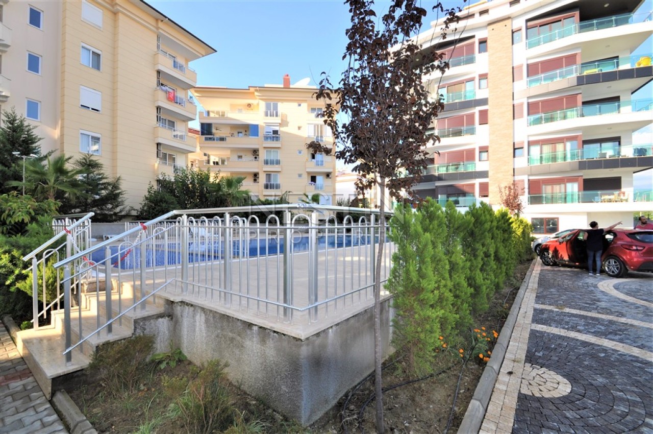 Просторный пентхаус 5+1 в районе Кестель с видом на море и горы фото 5