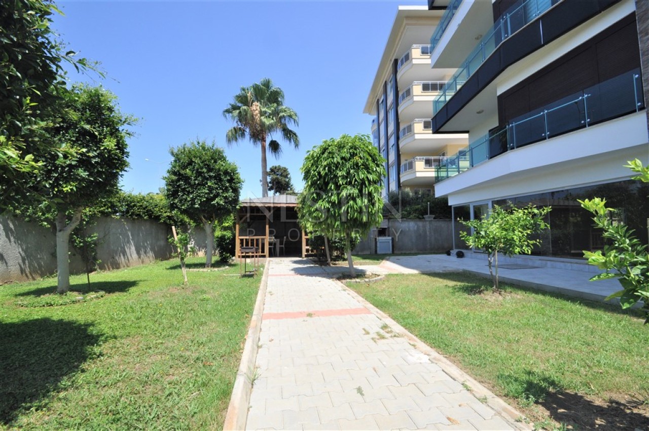 Просторный пентхаус 5+1 в районе Кестель с видом на море и горы фото 9