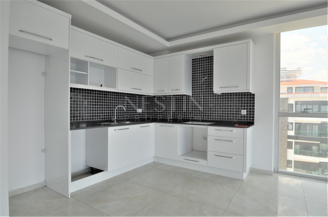 Просторный пентхаус 5+1 в районе Кестель с видом на море и горы фото 19