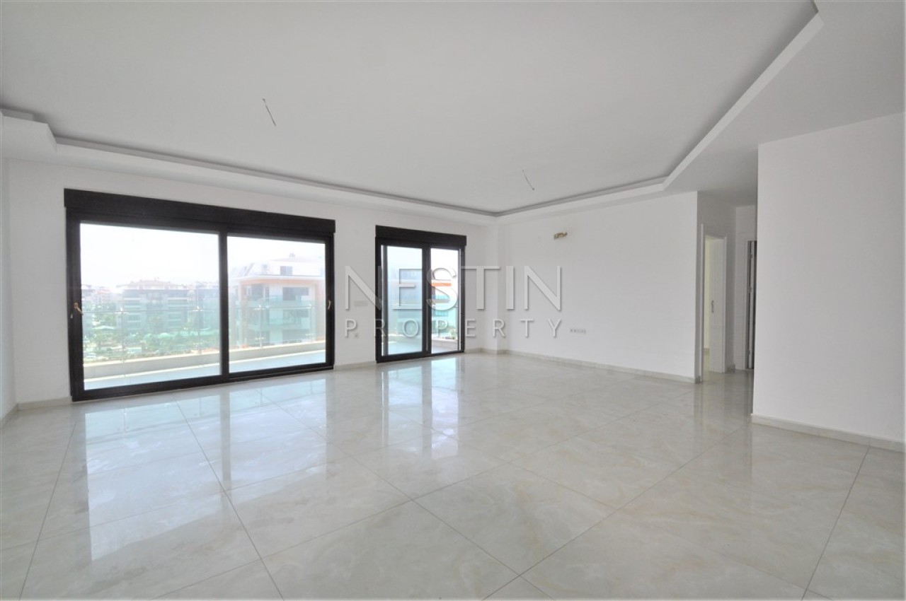 Просторный пентхаус 5+1 в районе Кестель с видом на море и горы фото 21