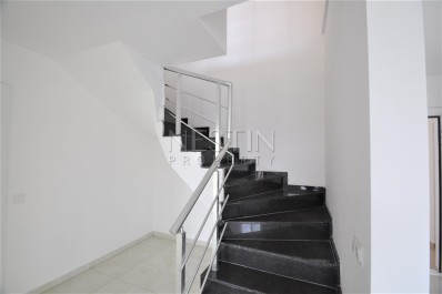 Просторный пентхаус 5+1 в районе Кестель с видом на море и горы фото 27