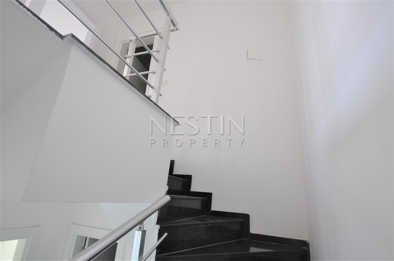 Просторный пентхаус 5+1 в районе Кестель с видом на море и горы фото 28