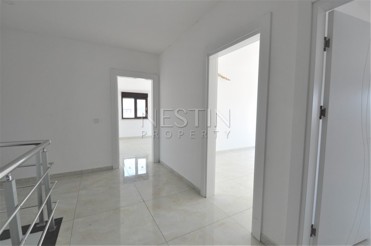 Просторный пентхаус 5+1 в районе Кестель с видом на море и горы фото 29