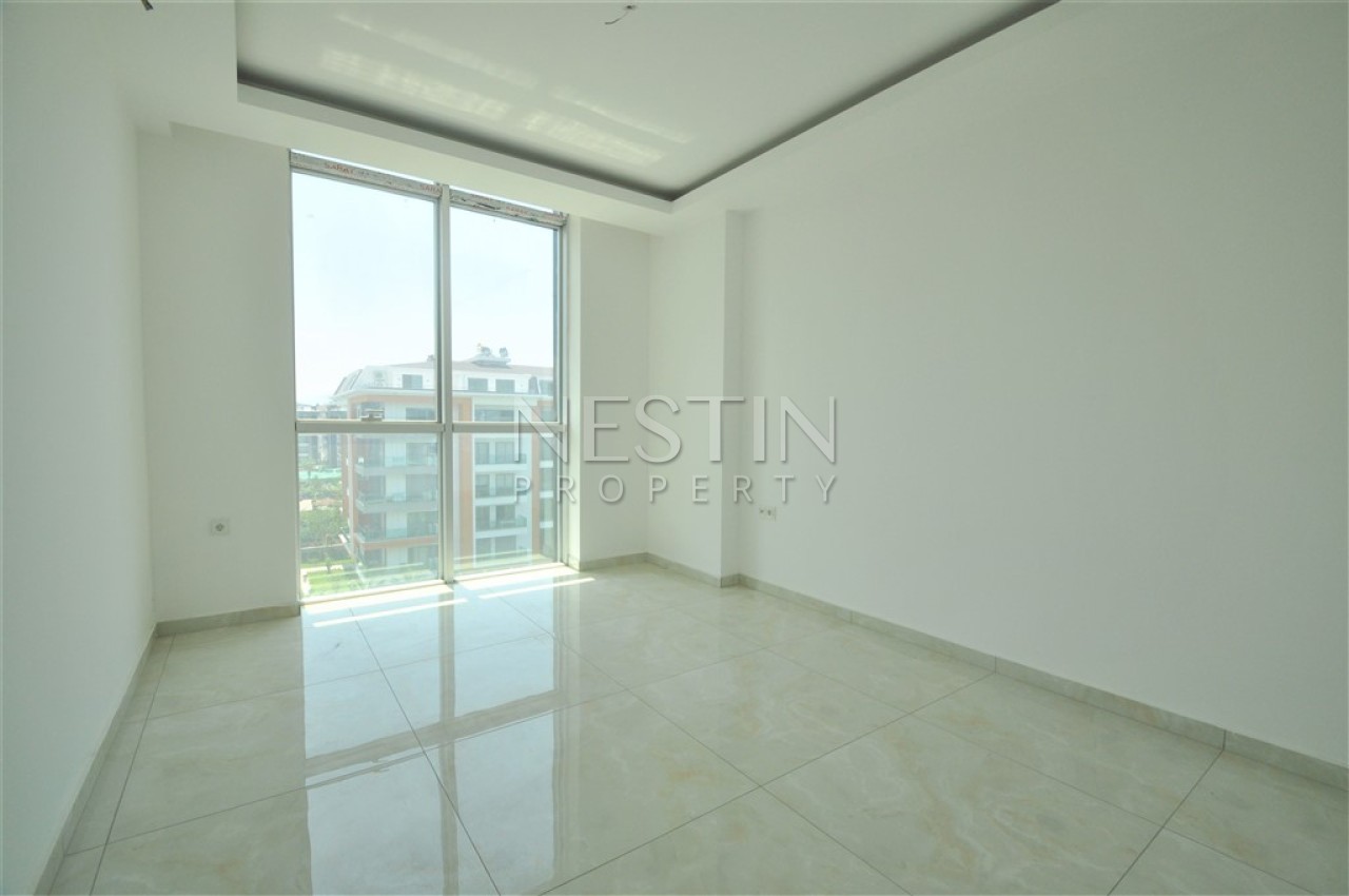 Просторный пентхаус 5+1 в районе Кестель с видом на море и горы фото 30