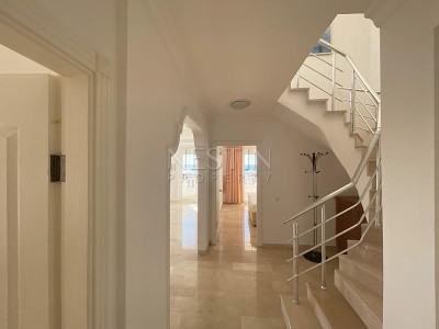 Квартира пентхаус 3+1 в районе Тосмур с видом на море фото 2