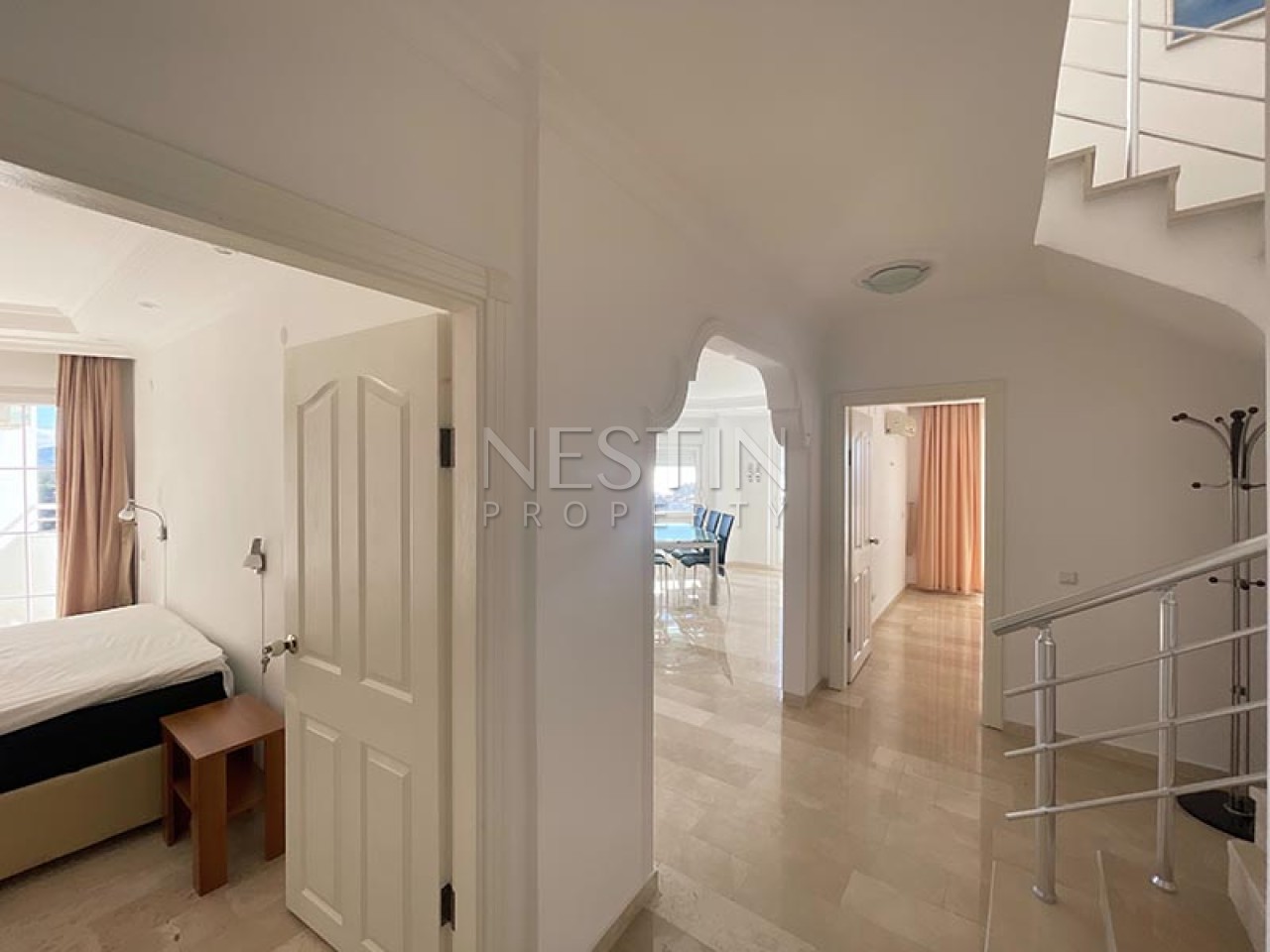 Квартира пентхаус 3+1 в районе Тосмур с видом на море фото 3