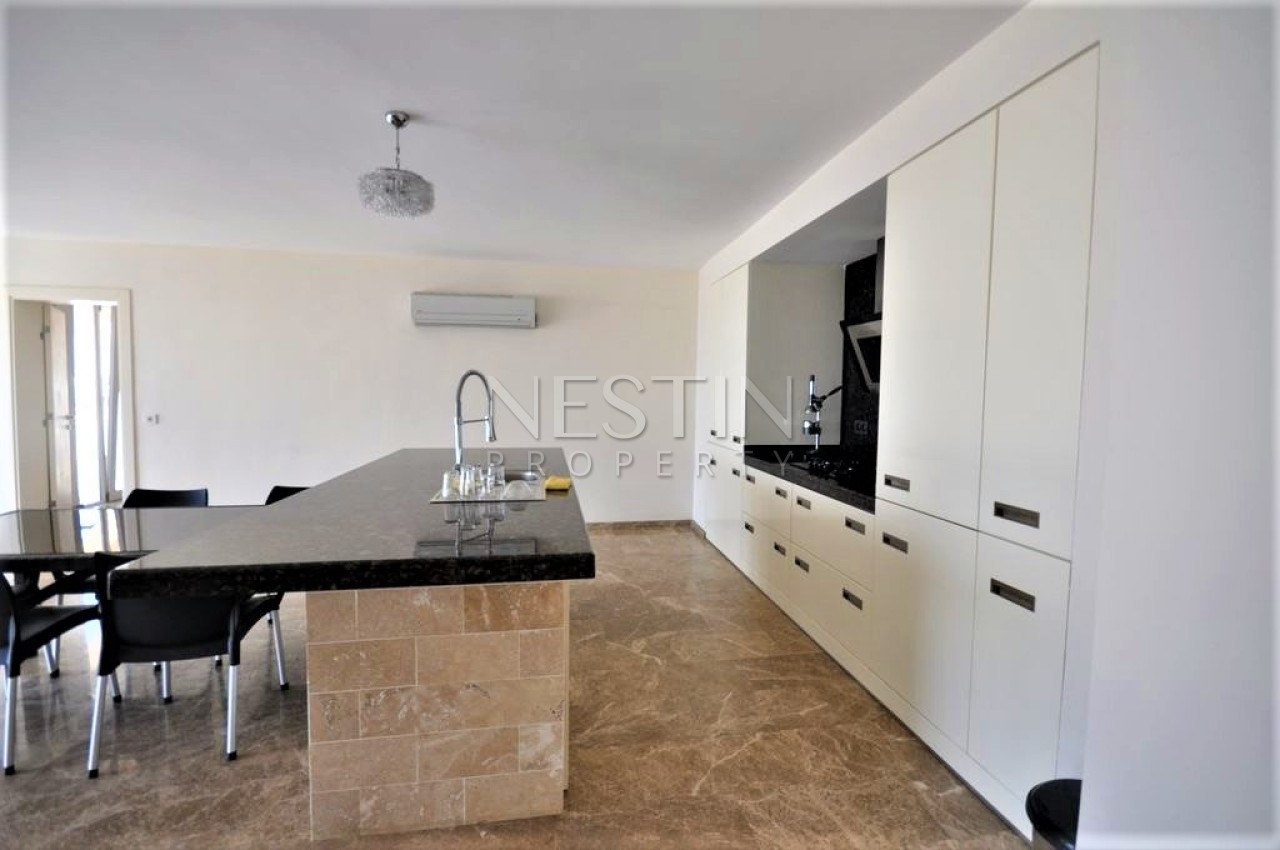 Просторная вилла 4+1 с панорамным видом на море и город фото 8