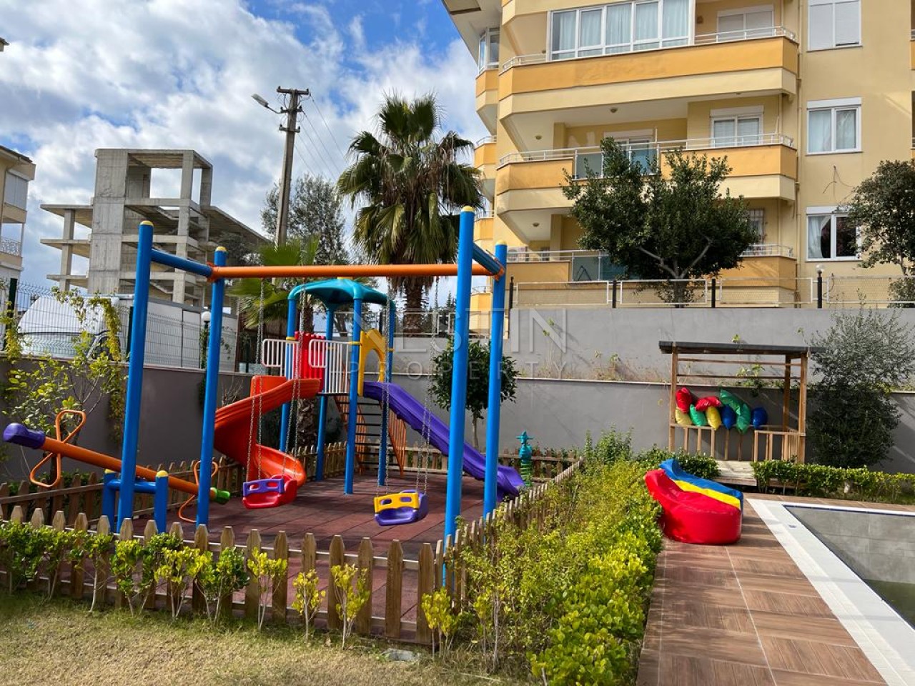 Квартира 1+1 в большой террасой в новом ЖК в центре города Аланья фото 4