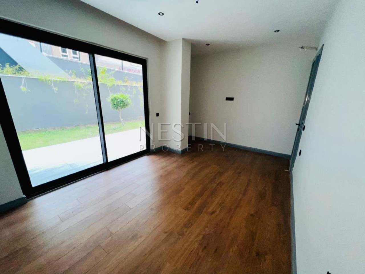 Квартира 1+1 в большой террасой в новом ЖК в центре города Аланья фото 24