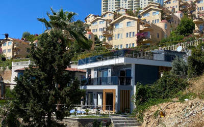 Вилла 3+1 в районе Каргыджак с красивым видом на море и горы фото 1