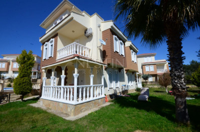 Просторная вилла 3+1 в комплексе района Инжекум фото 1