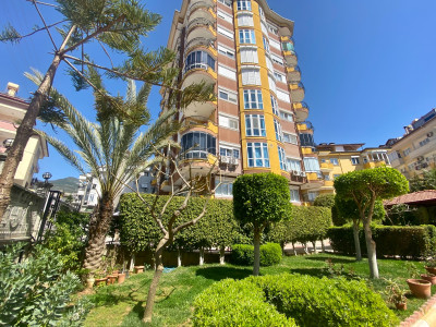 Квартира с отдельной кухней 2+1 в центре Аланьи фото 1