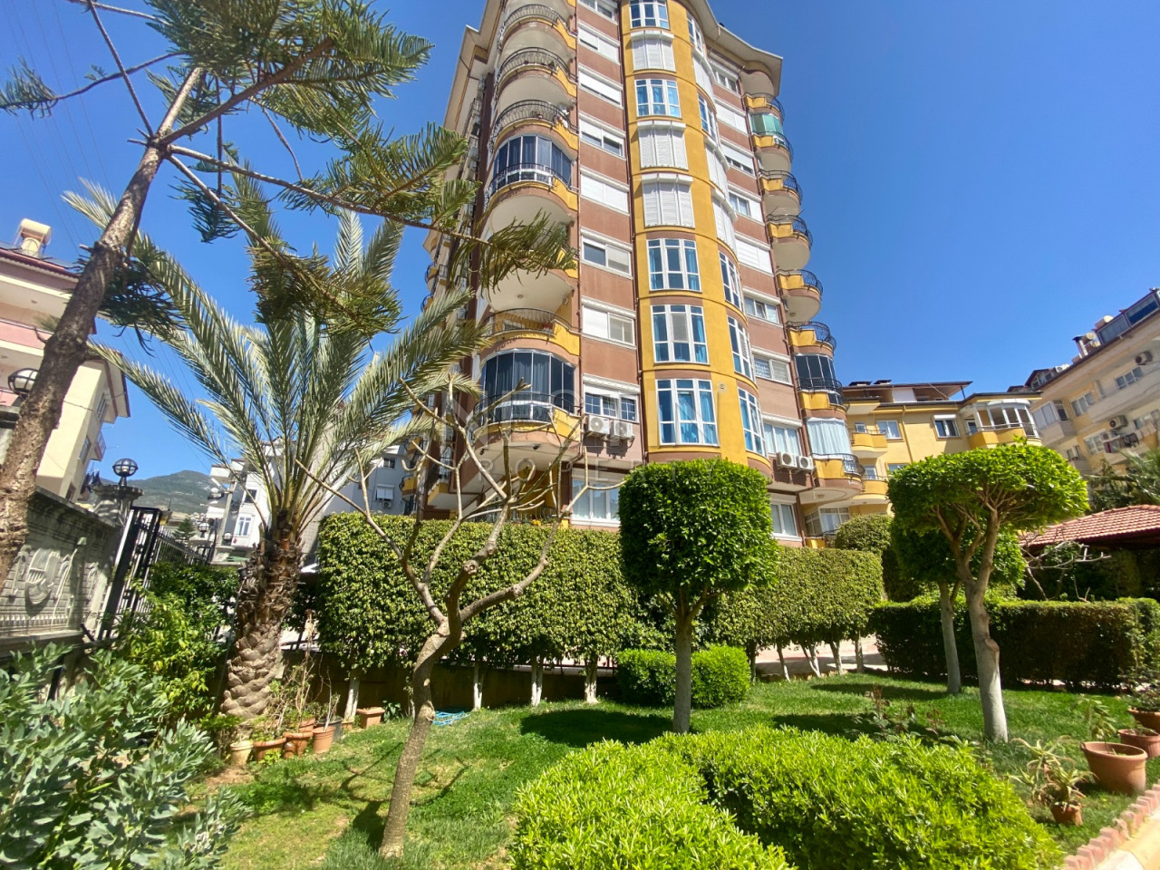 Квартира с отдельной кухней 2+1 в центре Аланьи фото 1