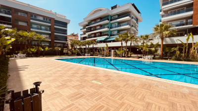 Большая и светлая квартира 4+1 с отдельной кухней в районе Оба фото 1