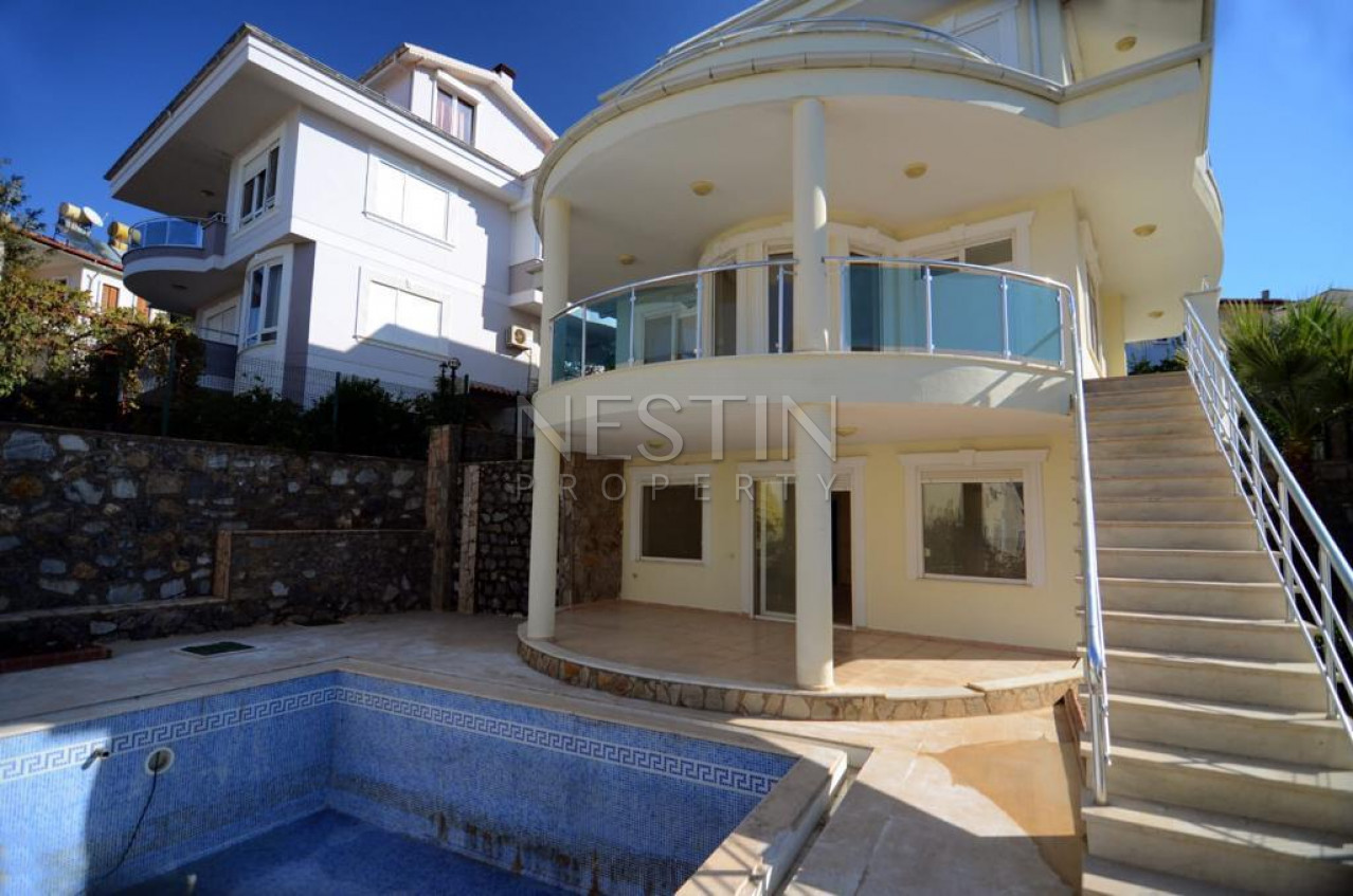 Вилла 4+1 с видом на море районе Каргыджак фото 1