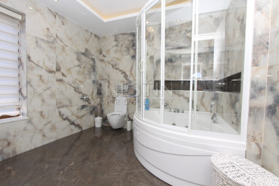 Вилла 3+2 в районе Бекташ с шикарным видом на море и город Аланья фото 32