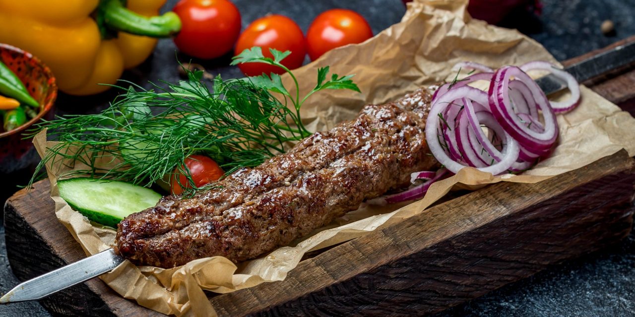 Как готовят люля-кебаб в Турции?